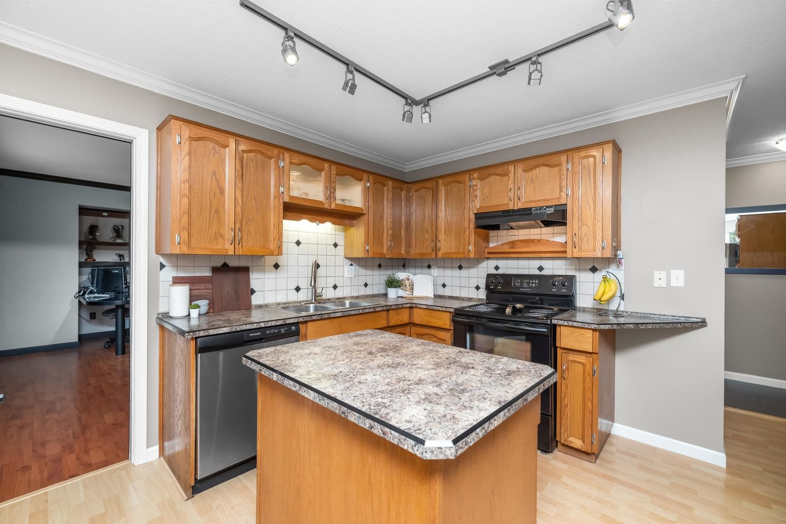 Listing Image 9