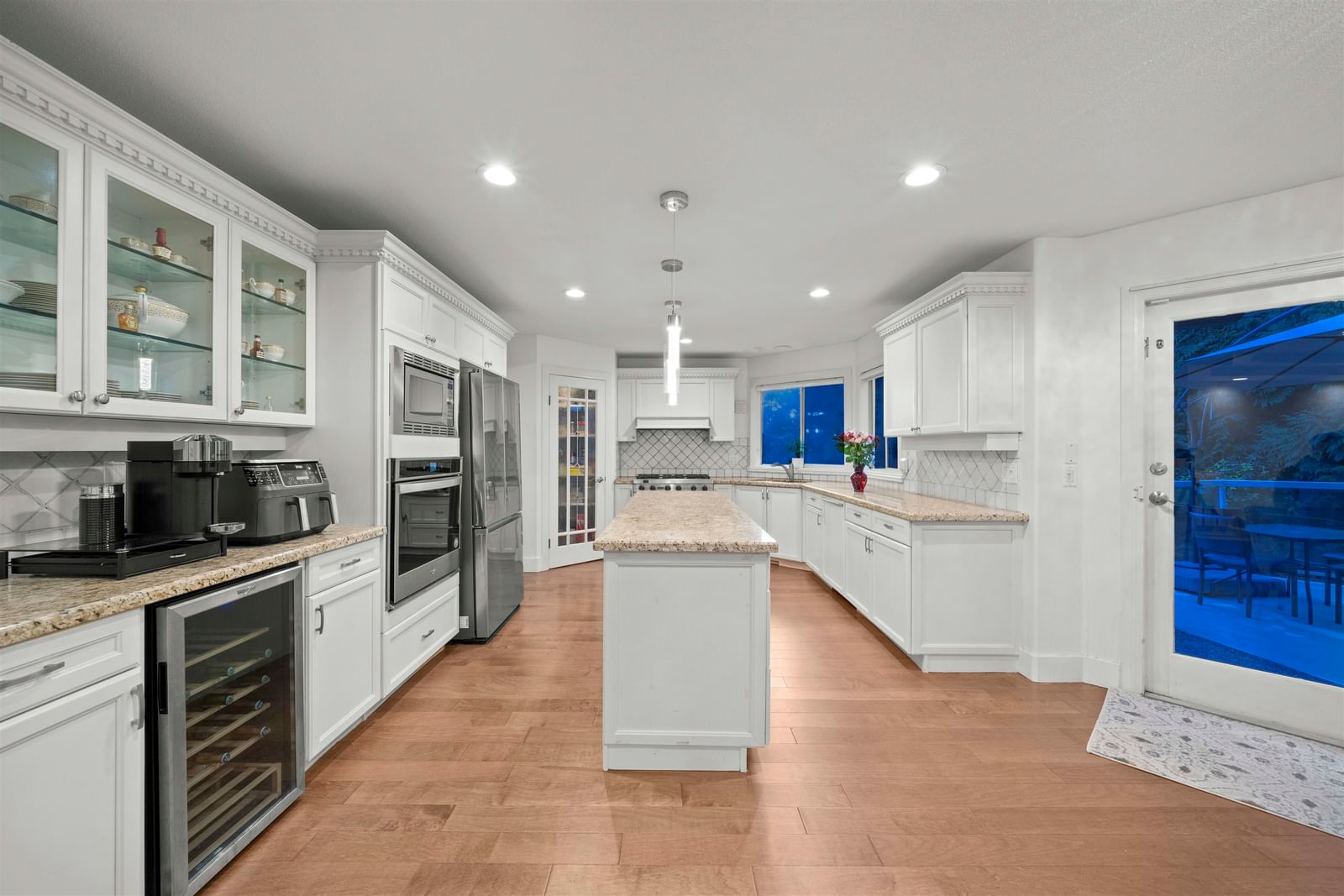 Listing Image 10