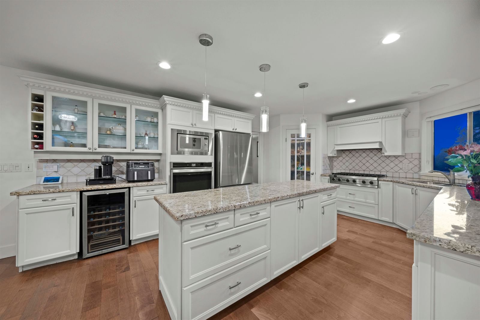 Listing Image 11