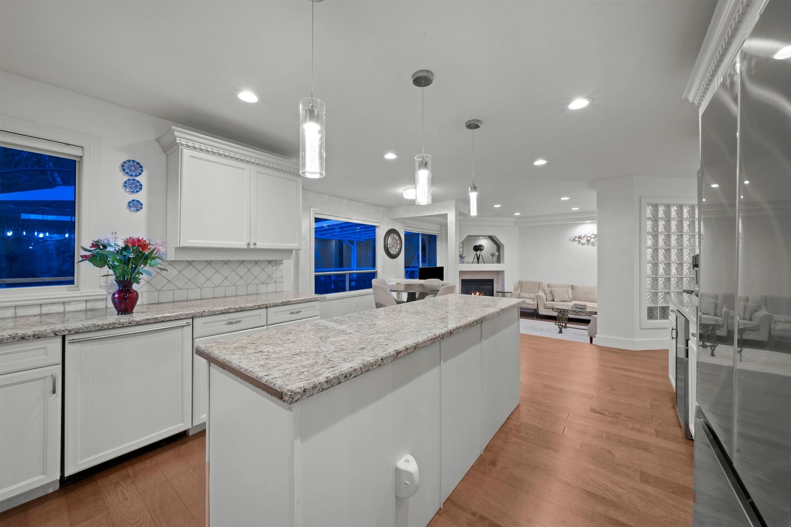 Listing Image 12