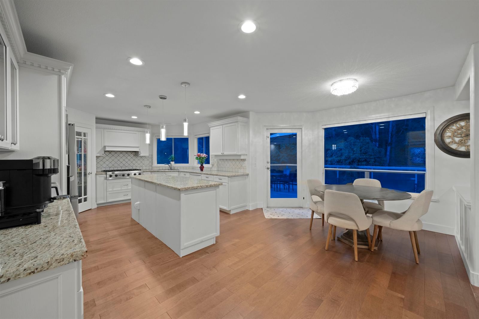 Listing Image 9
