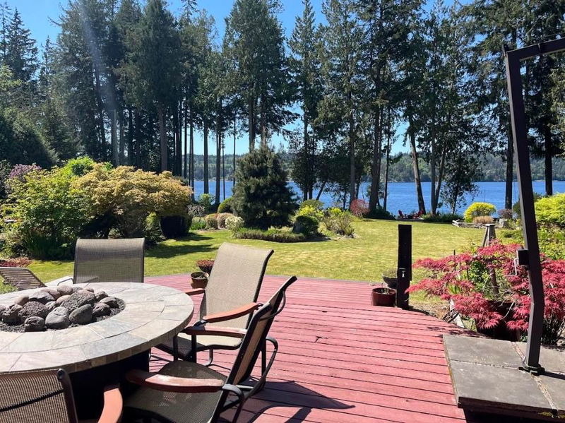 6109 Sechelt Inlet Road, Sechelt, British Columbia