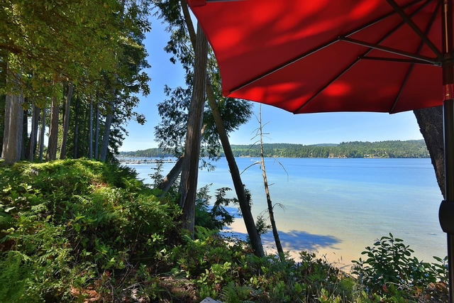 6109 Sechelt Inlet Road