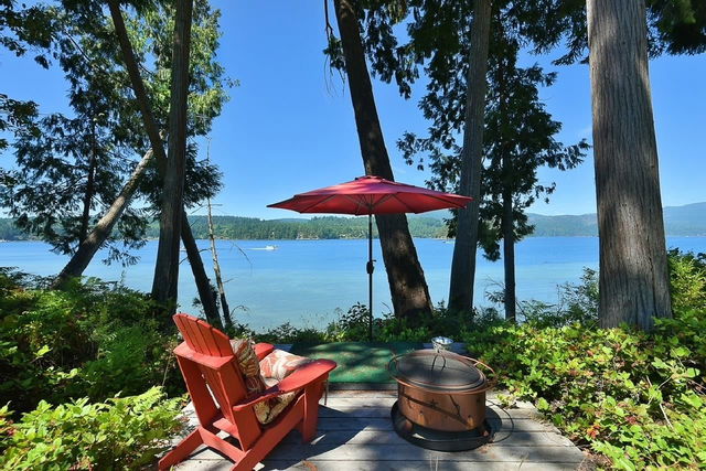 6109 Sechelt Inlet Road