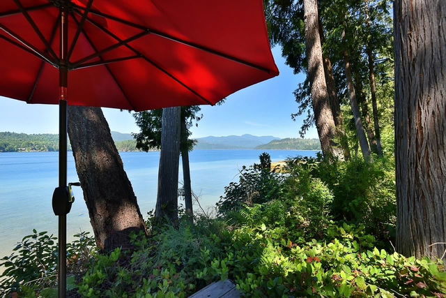 6109 Sechelt Inlet Road