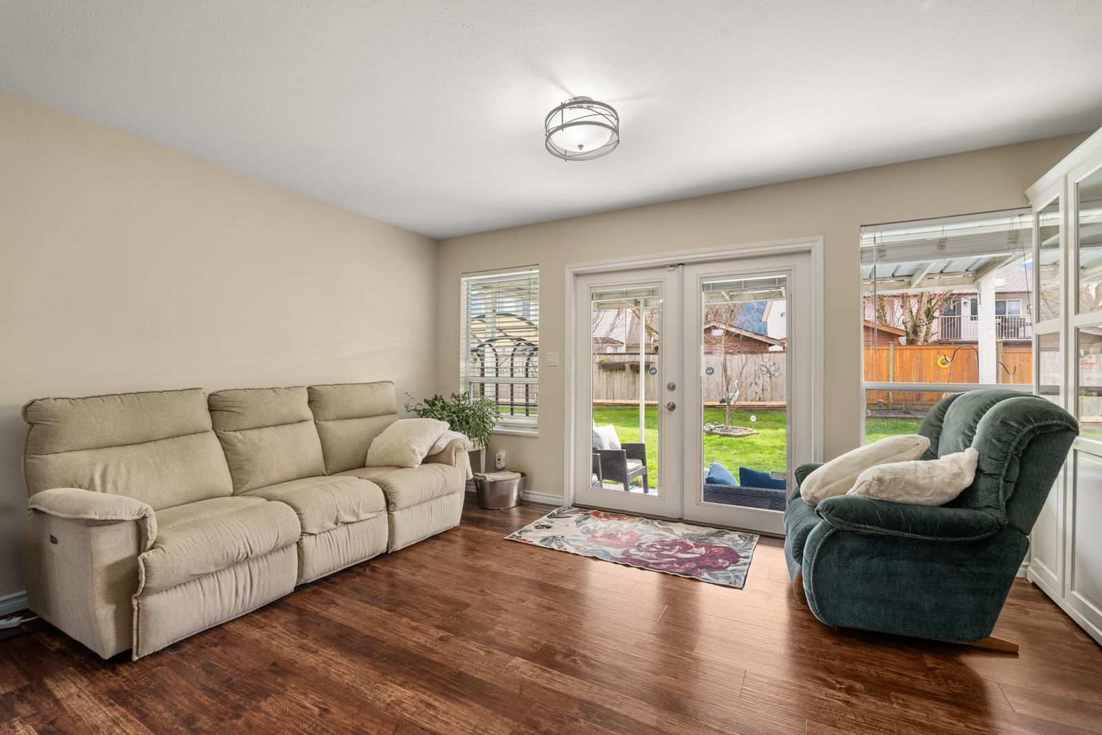 Listing Image 11