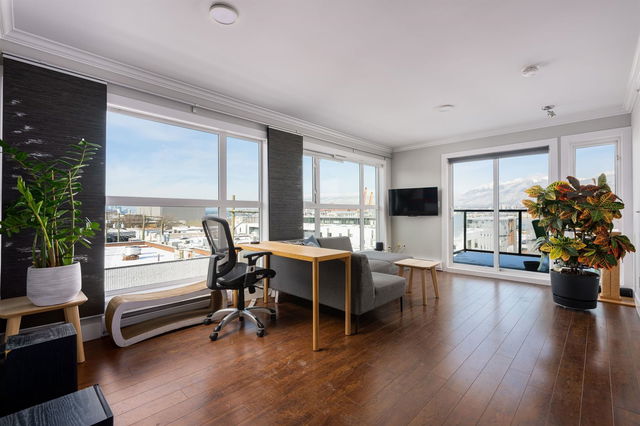 303 - 2009 Hastings Street E