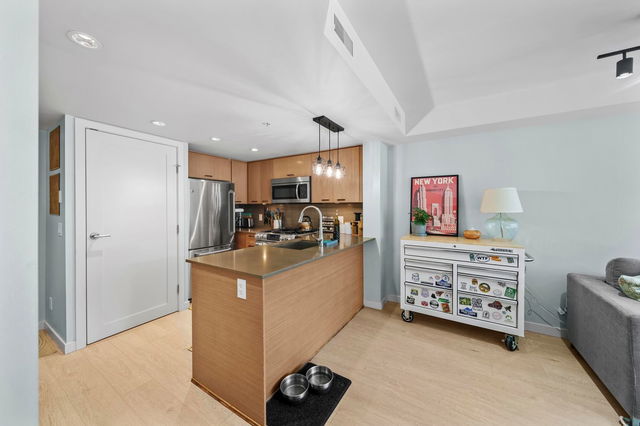 403 - 95 Moody Street