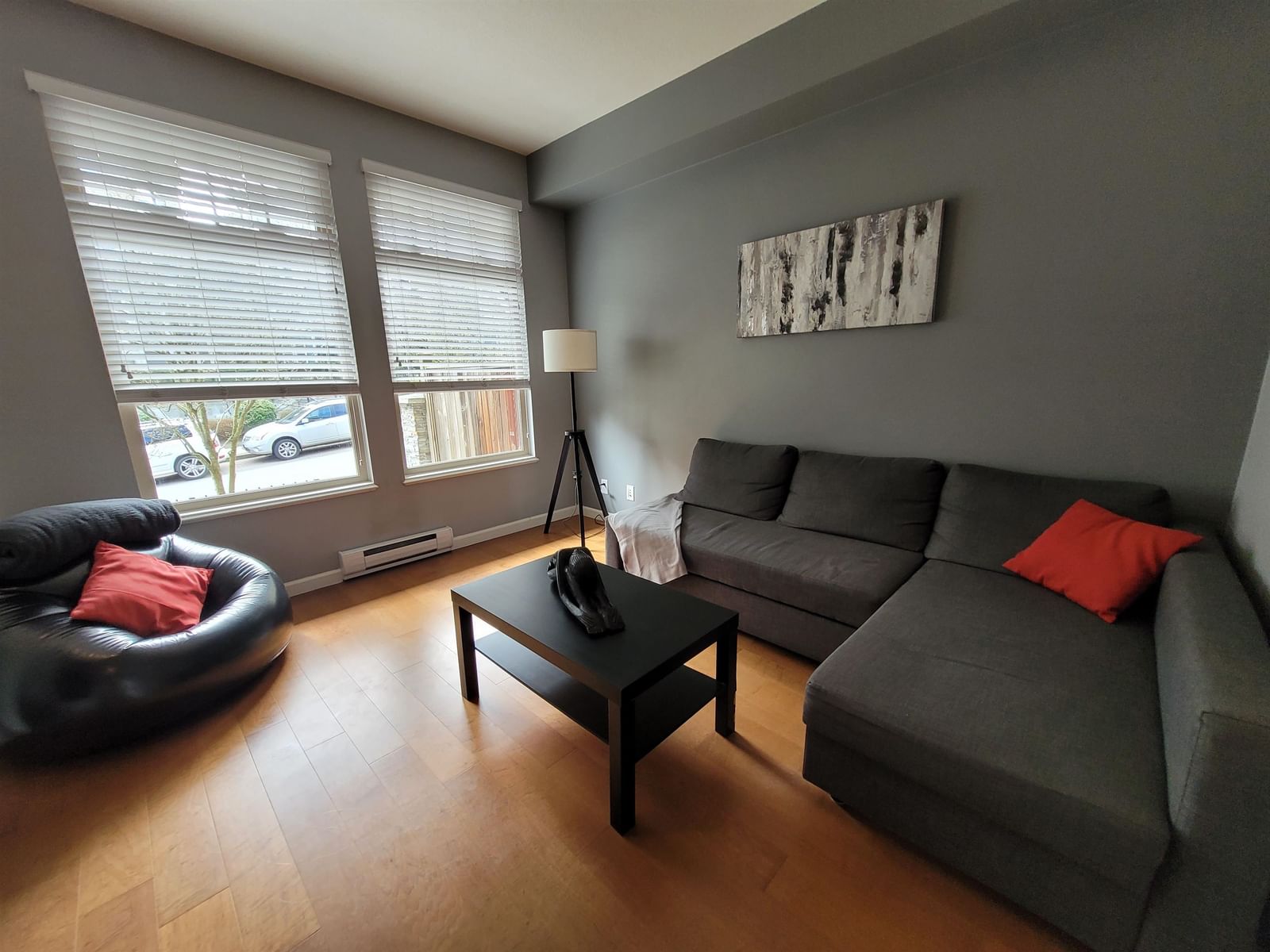 Listing Image 6