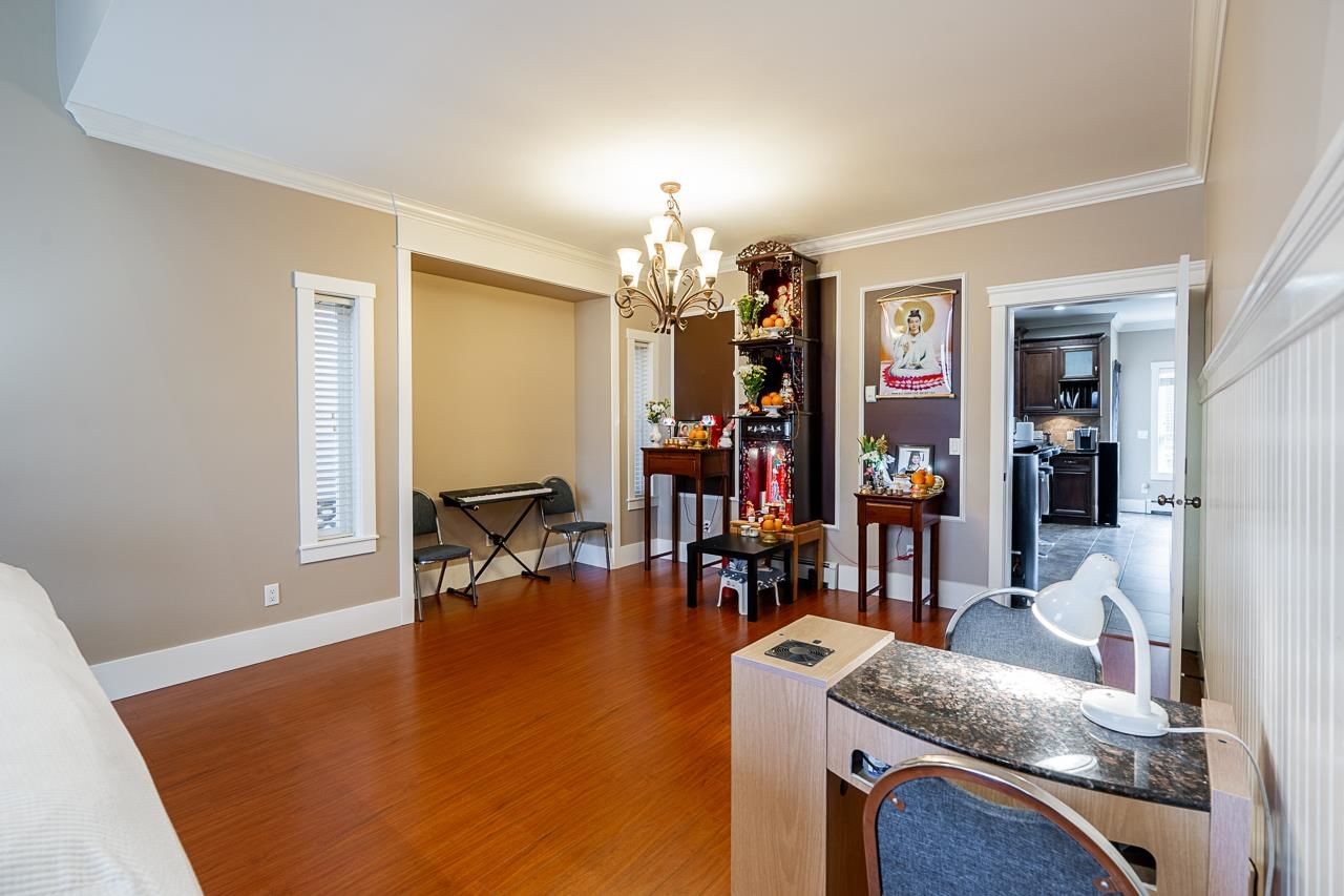 Listing Image 10
