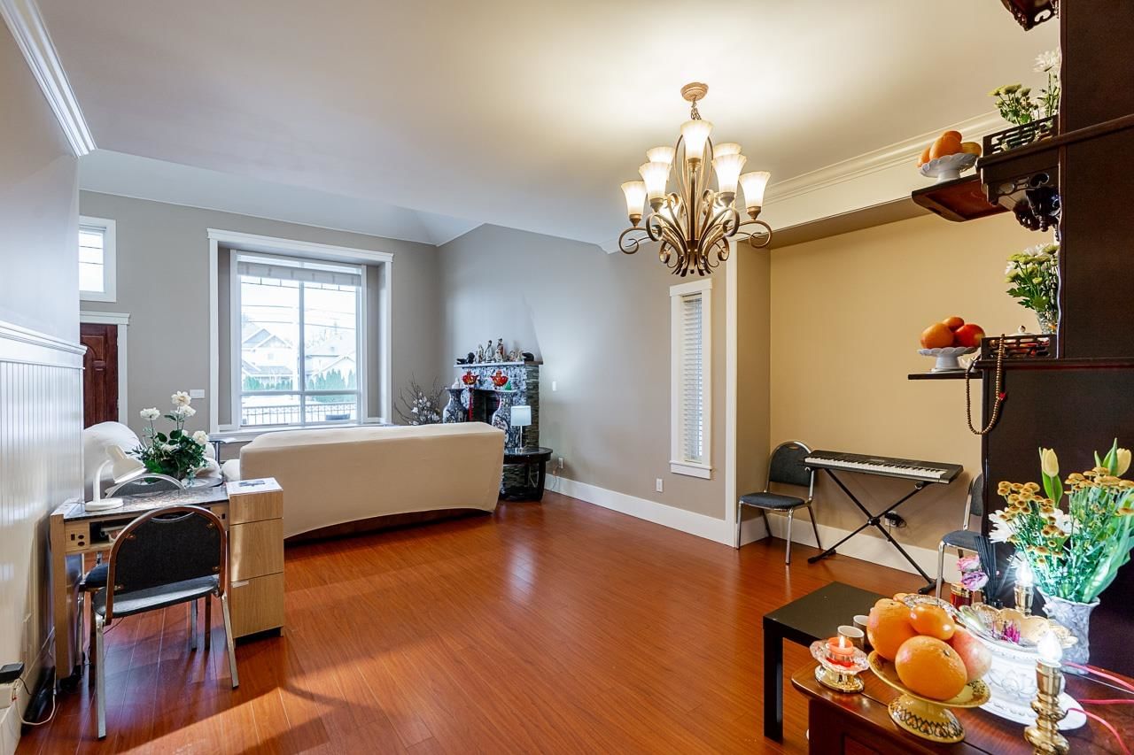 Listing Image 11
