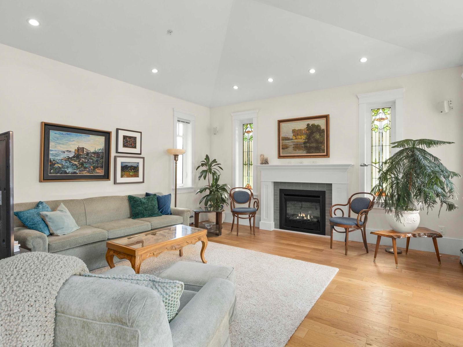 Listing Image 4