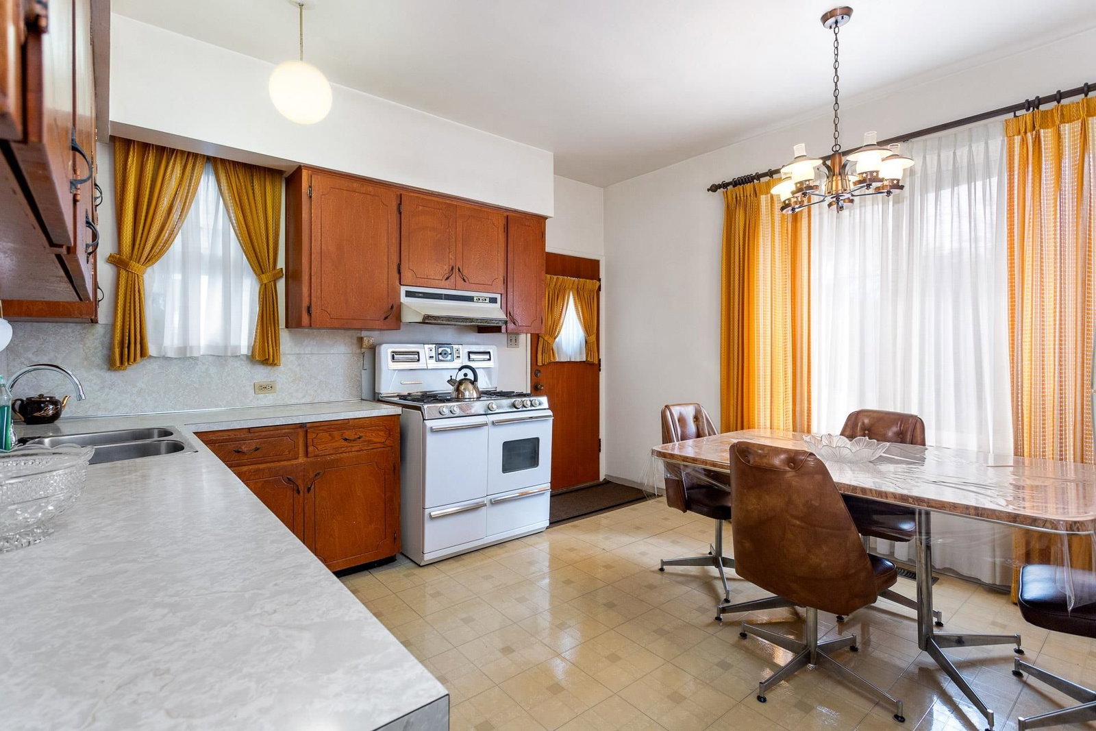 Listing Image 6