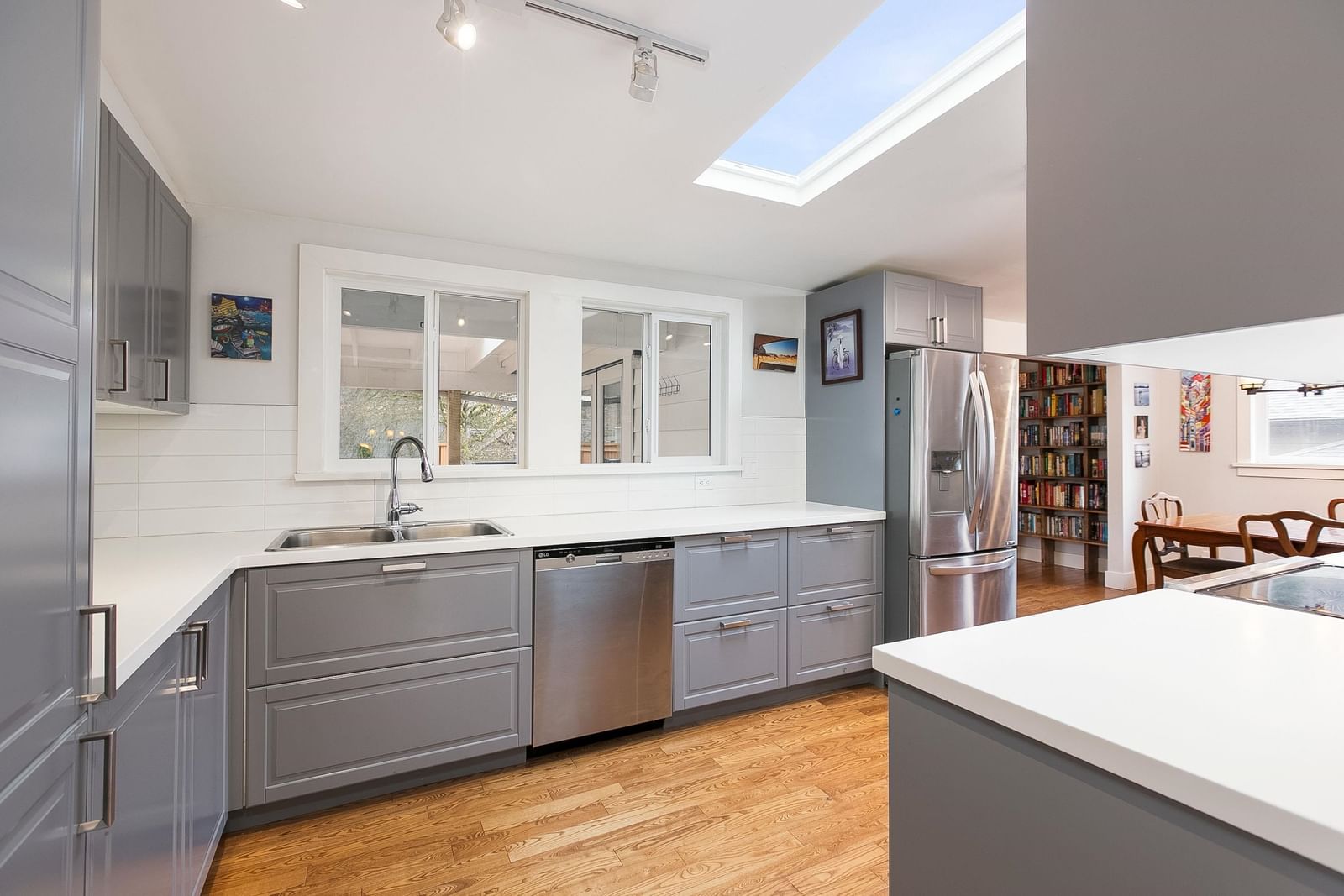 Listing Image 11