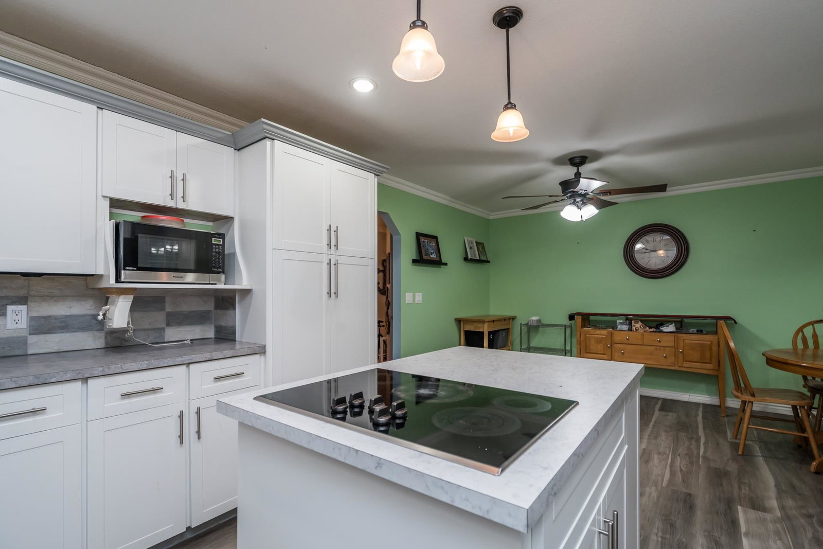 Listing Image 12