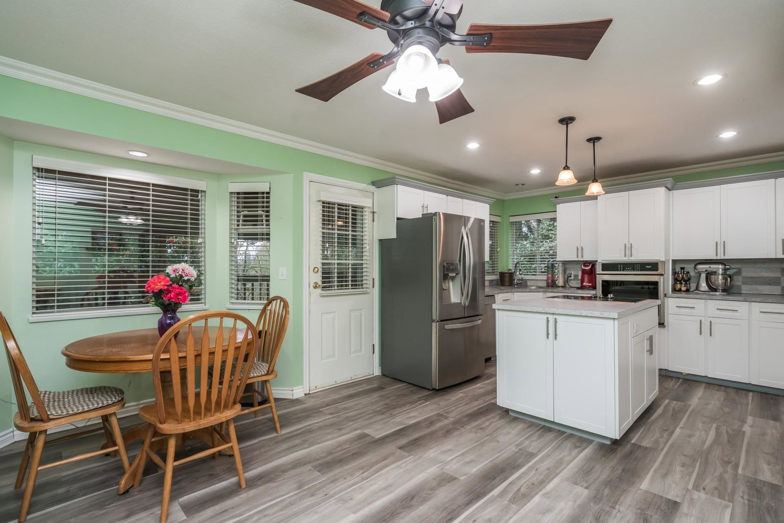 Listing Image 9
