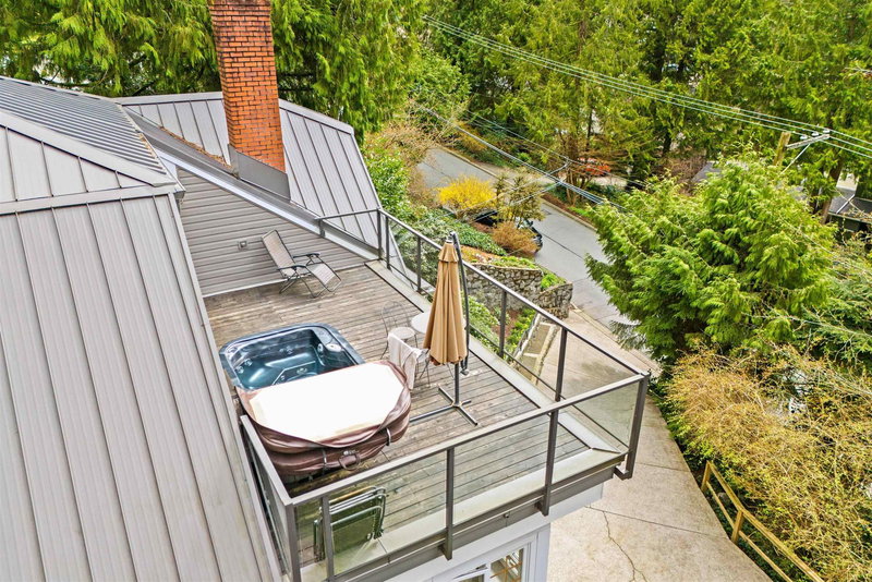 4622 Cove Cliff Road, North Vancouver, V7G 1H6 | Image 3