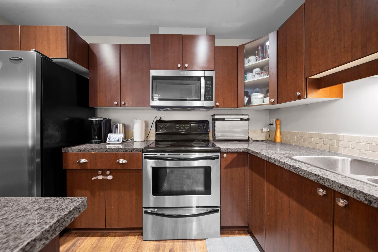 Listing Image 6
