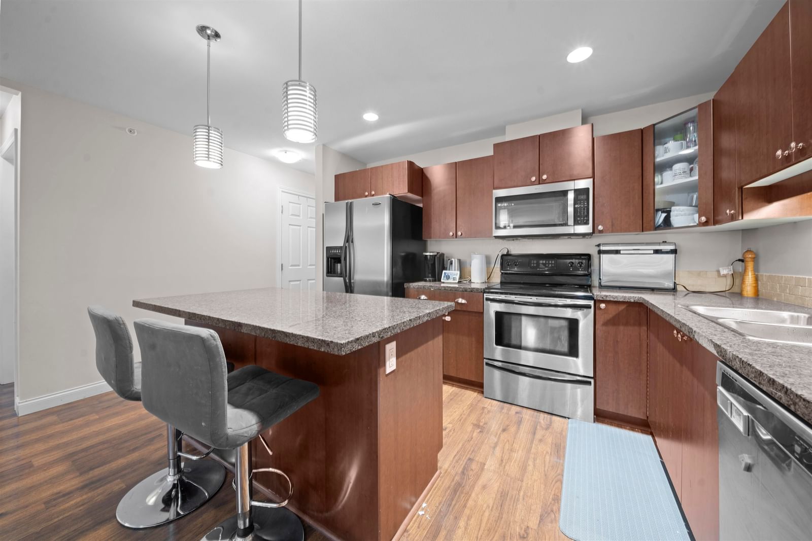 Listing Image 9