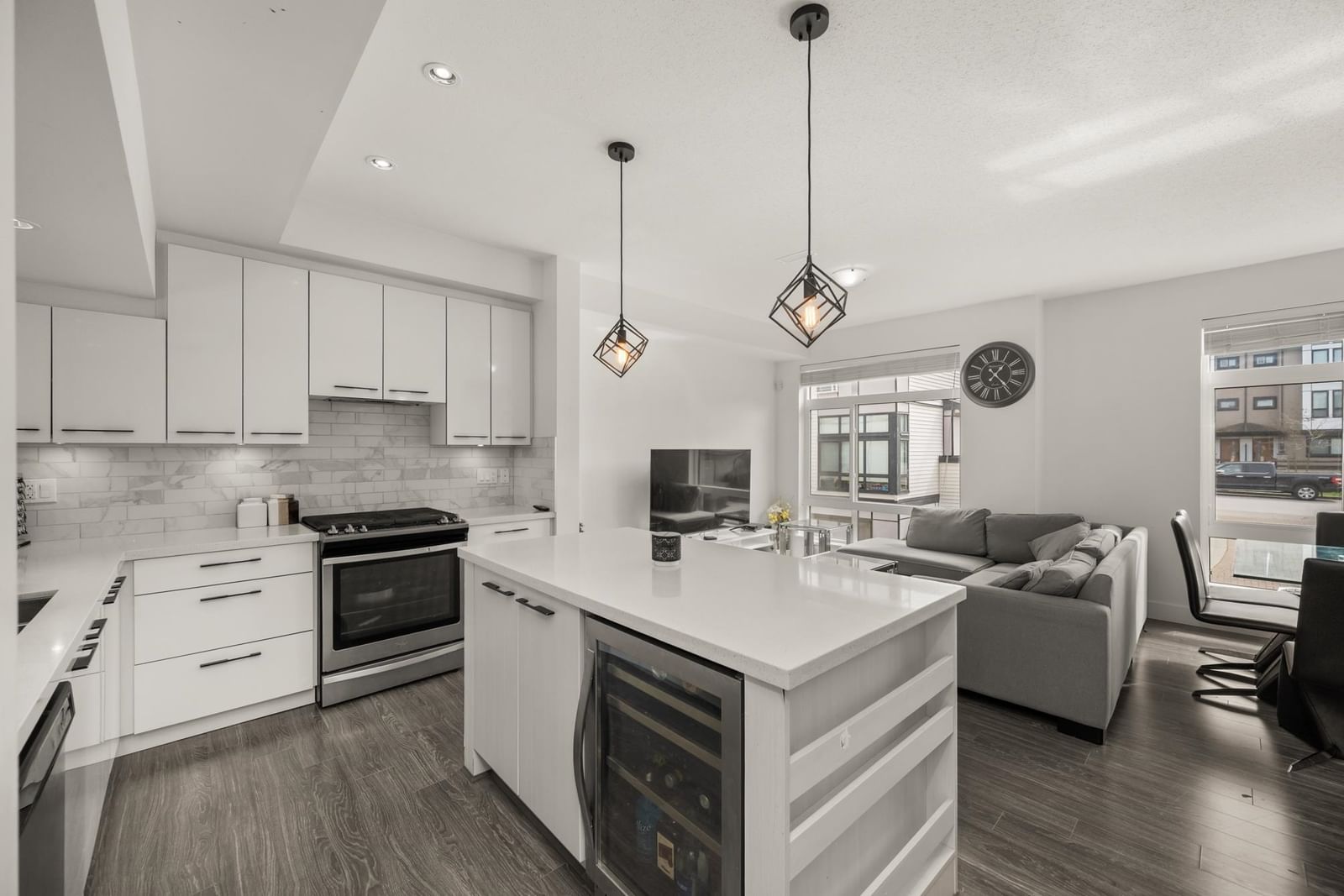 Listing Image 10