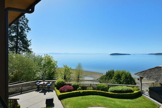 5203 Sunshine Coast Highway