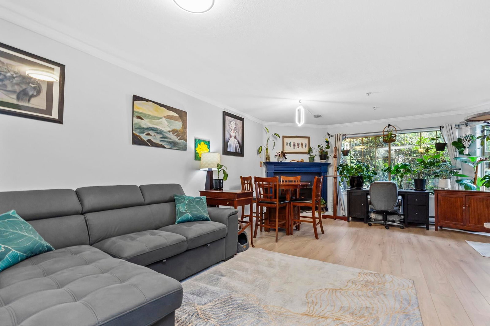 Listing Image 12