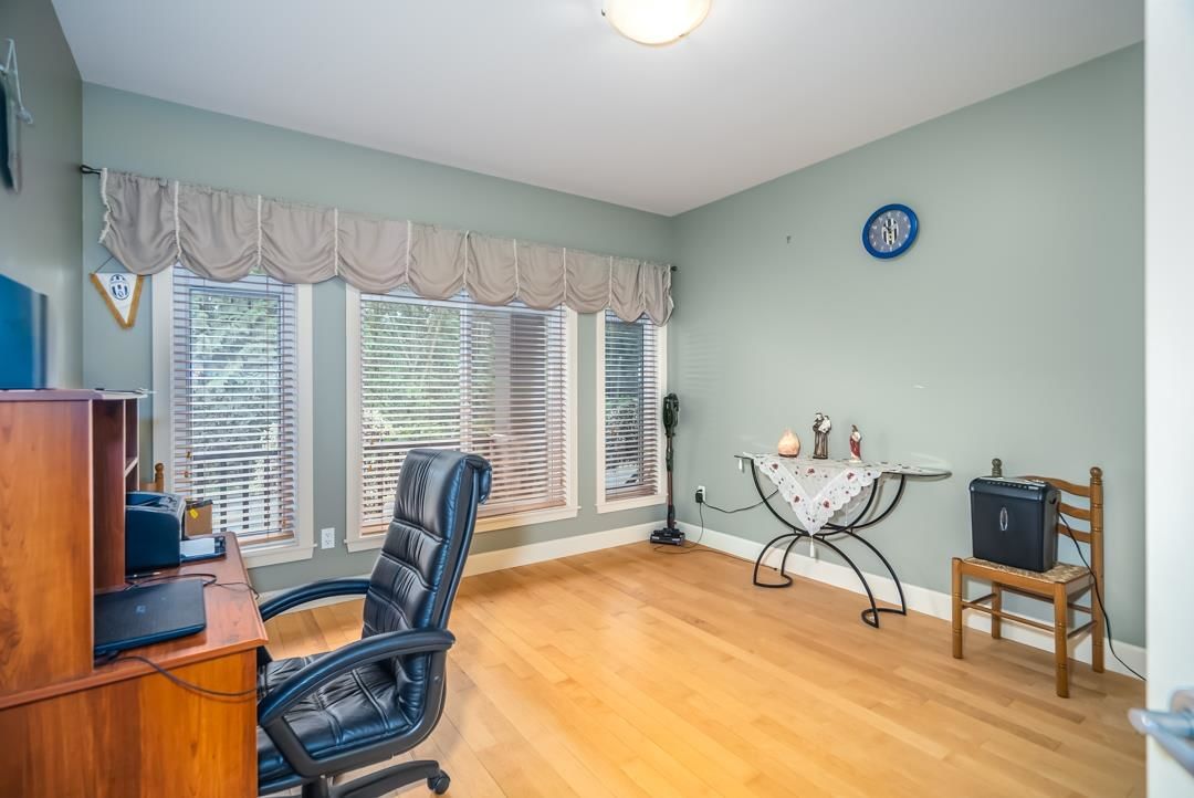 Listing Image 19