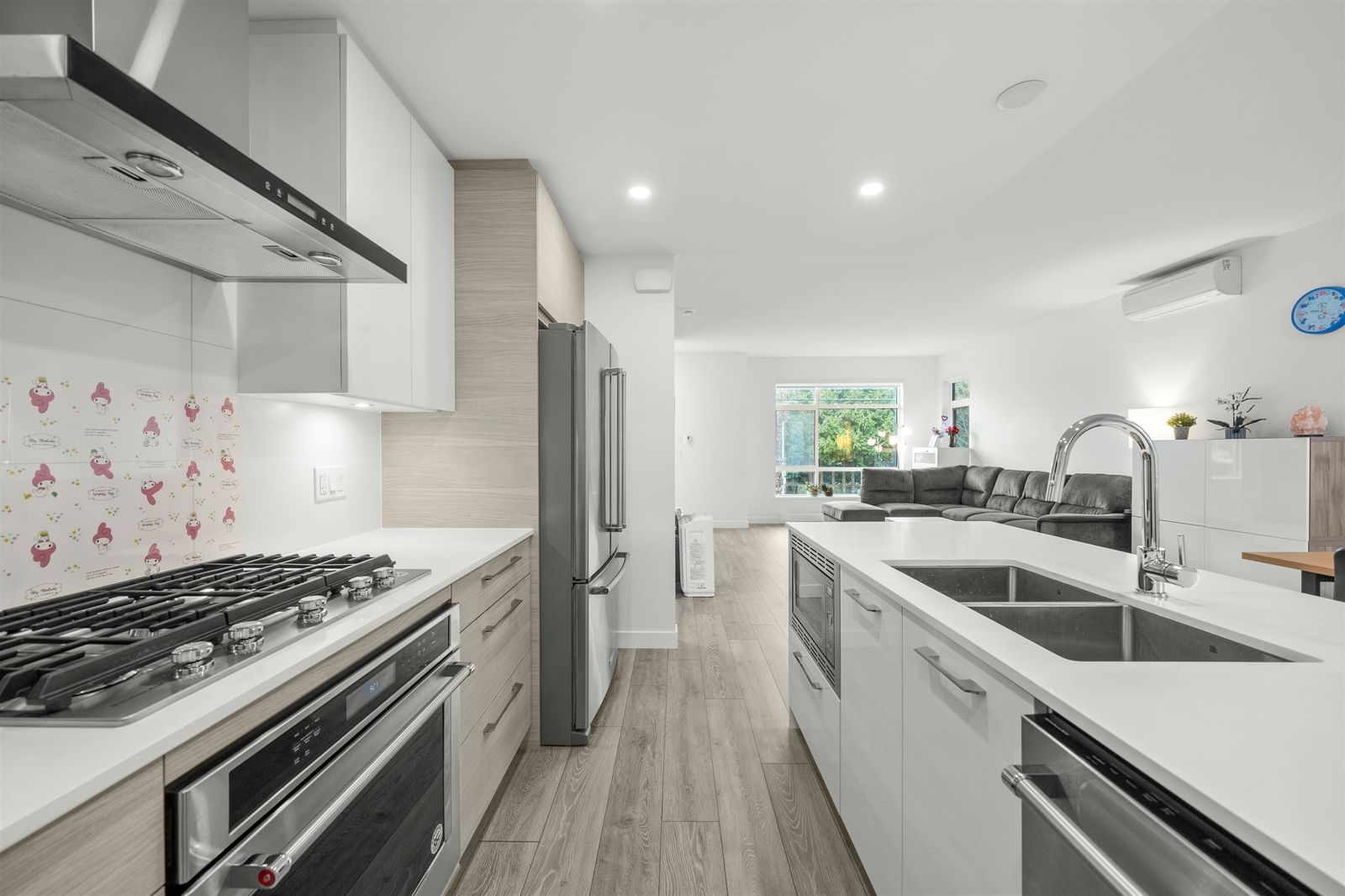 Listing Image 10