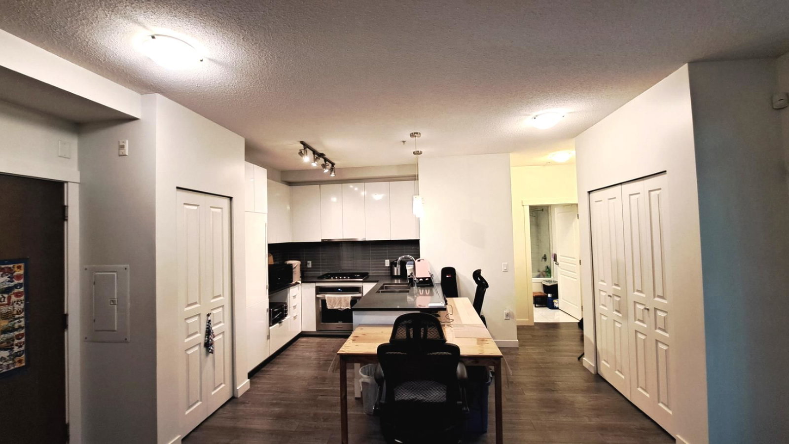 Listing Image 6
