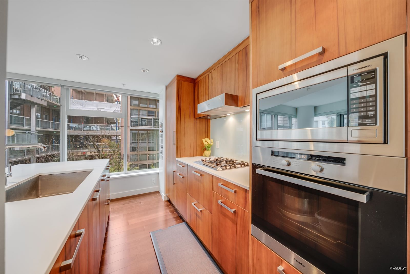 Listing Image 10