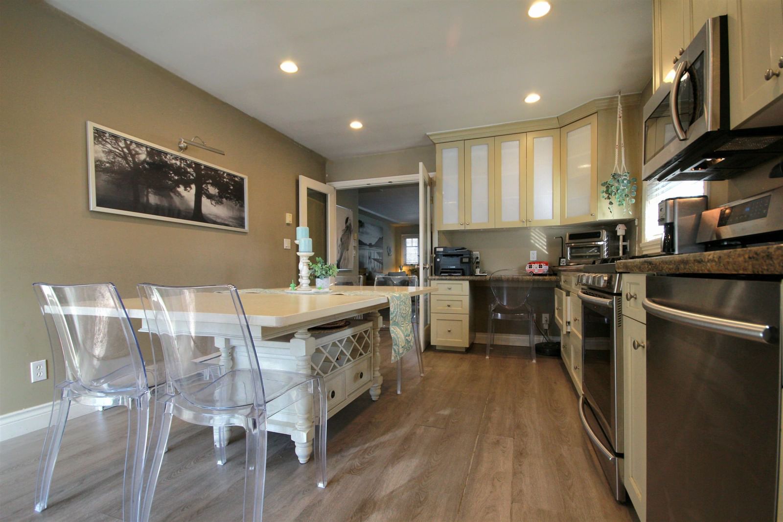 Listing Image 11