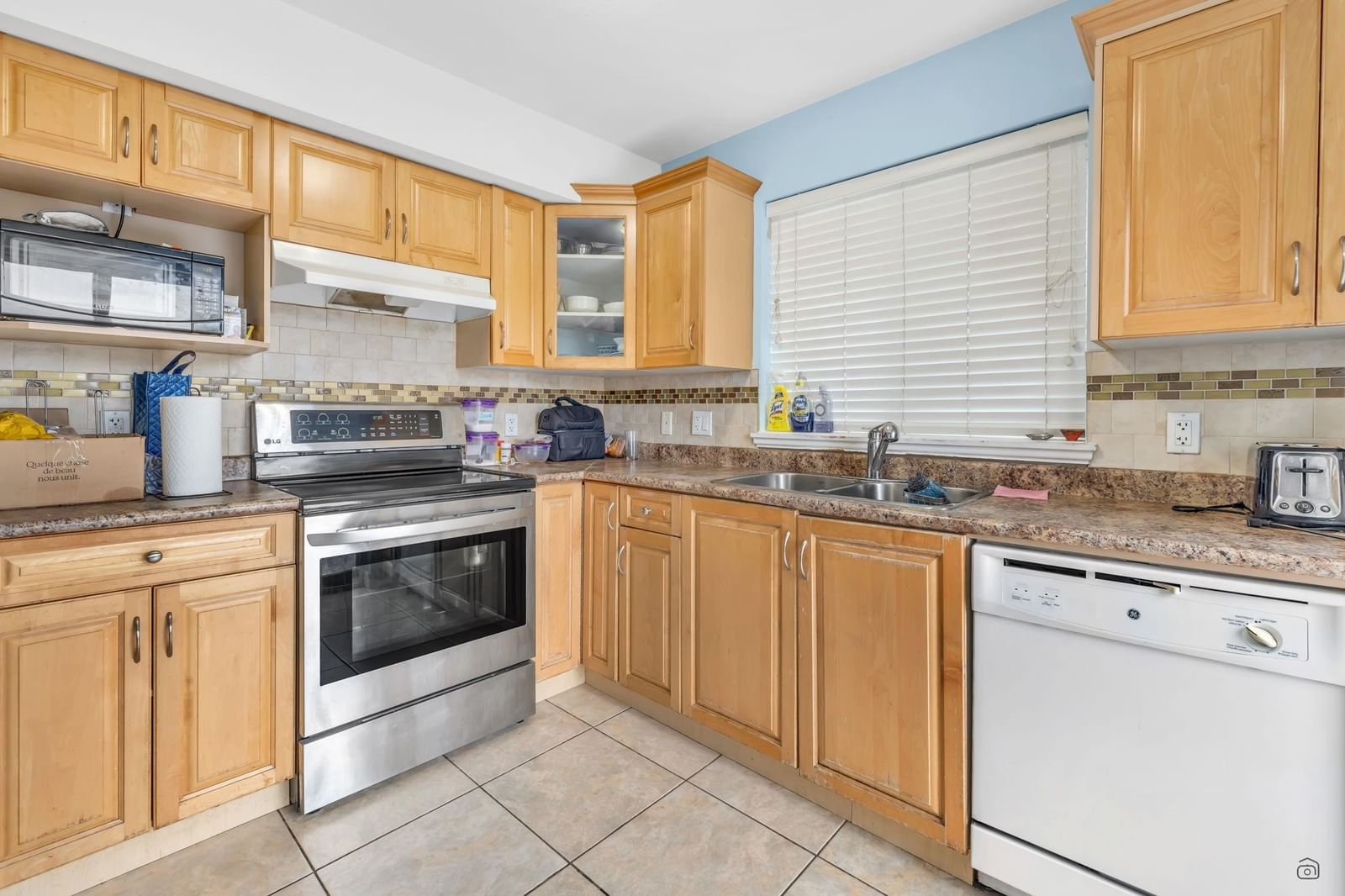 Listing Image 12
