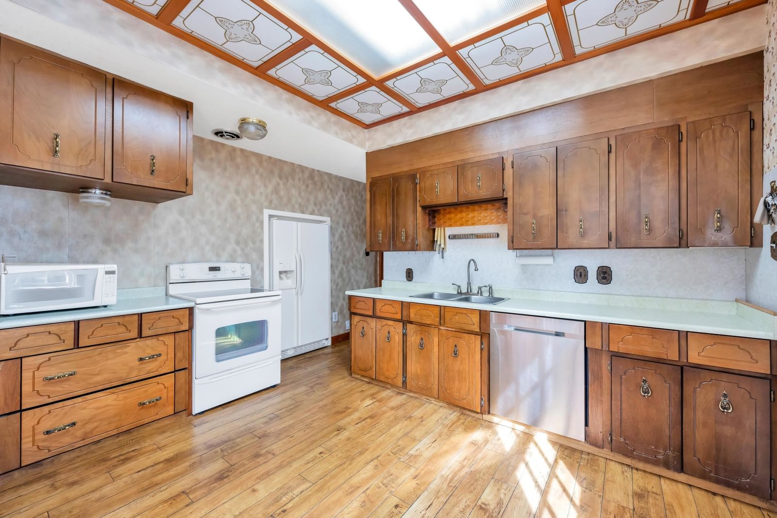 Listing Image 12