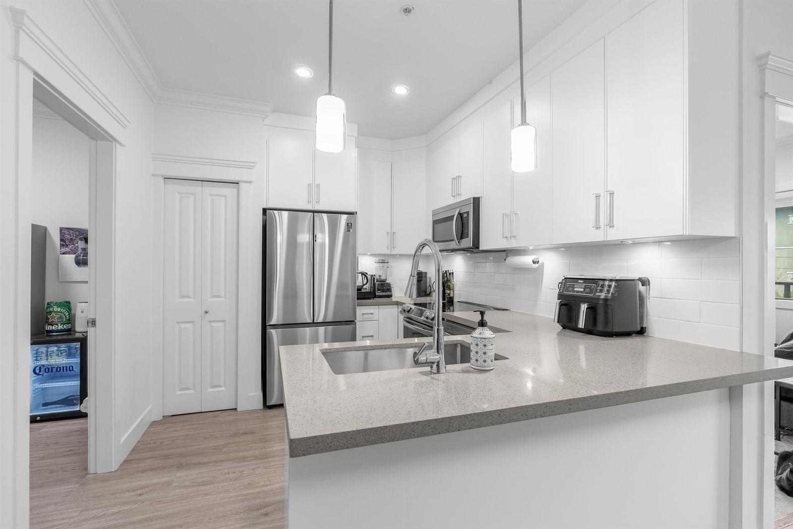 Listing Image 15