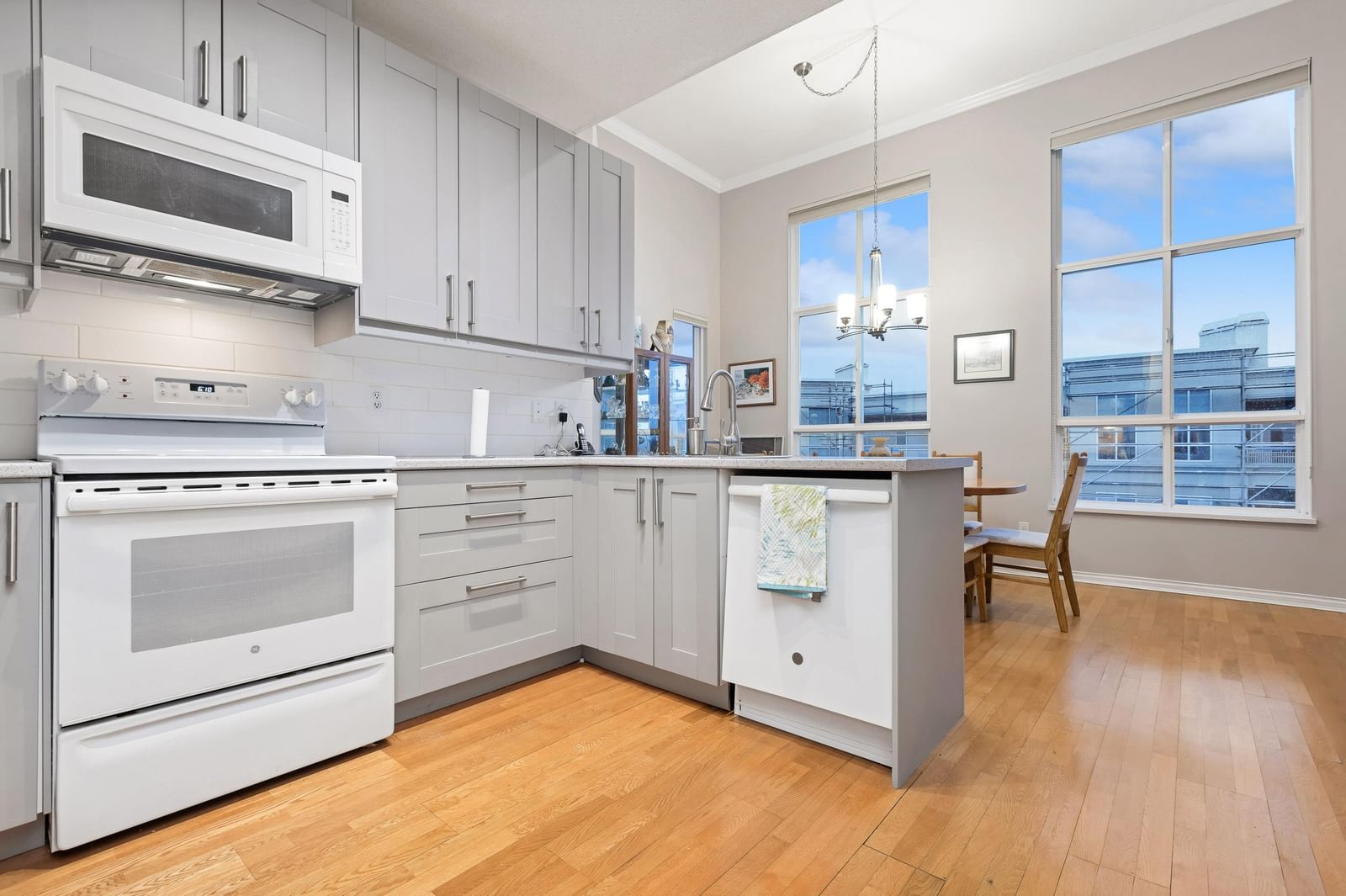 Listing Image 11