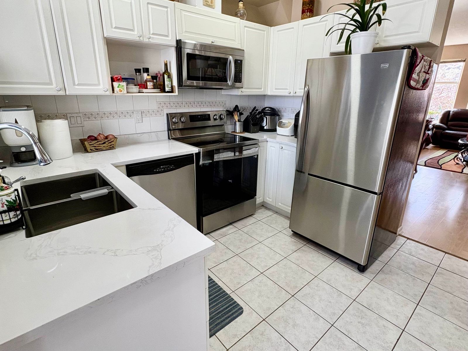 Listing Image 12