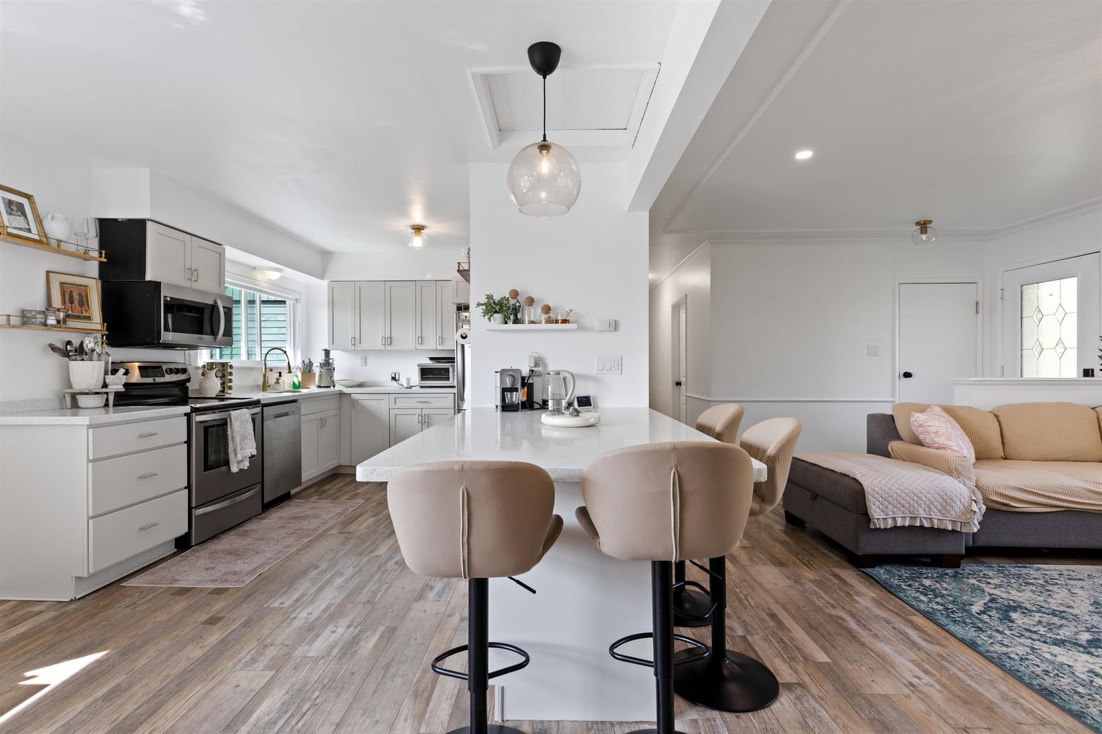 Listing Image 12