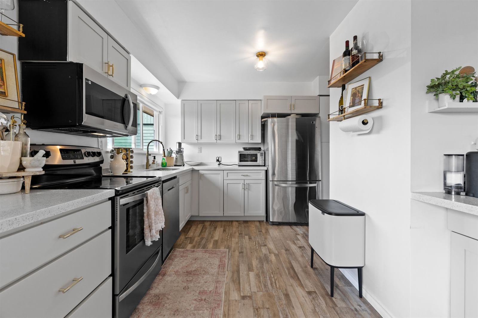 Listing Image 9