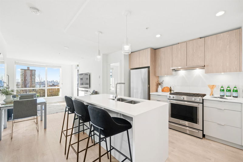 108 8th Street E #304, North Vancouver, British Columbia