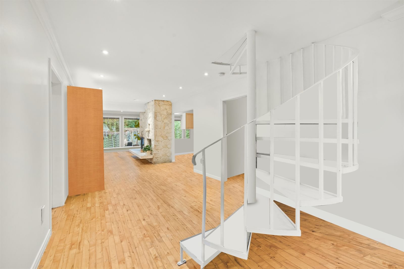 Listing Image 12
