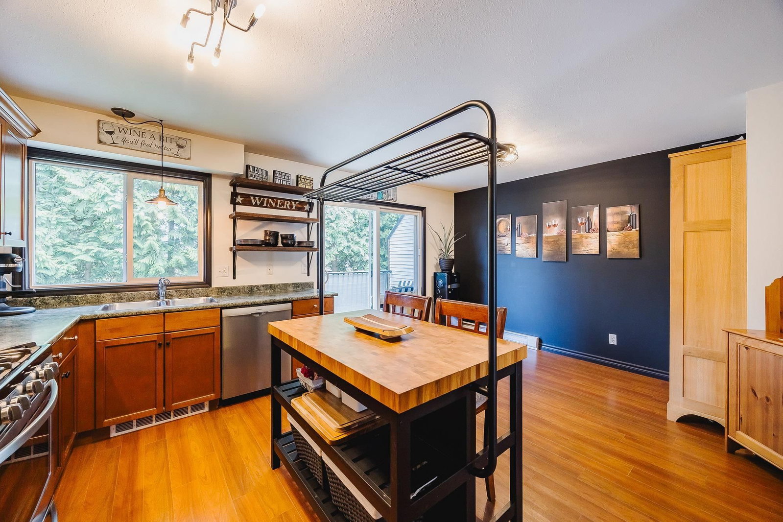 Listing Image 10