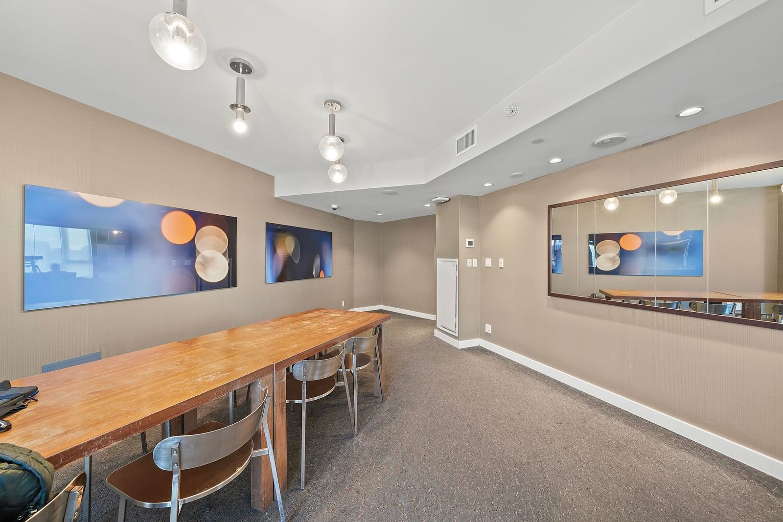 Listing Image 17