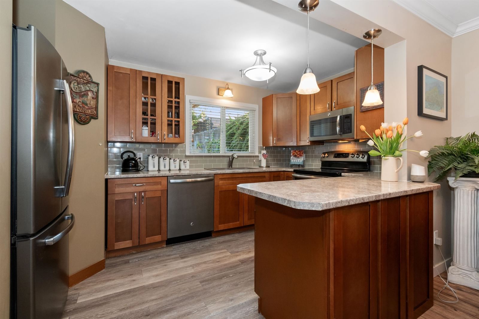 Listing Image 11