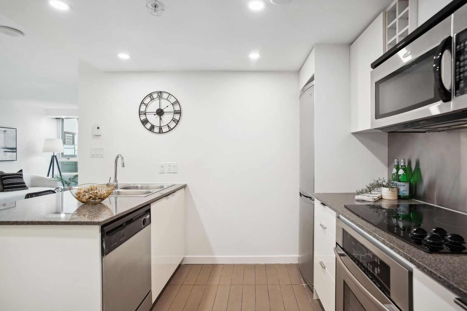 Listing Image 10