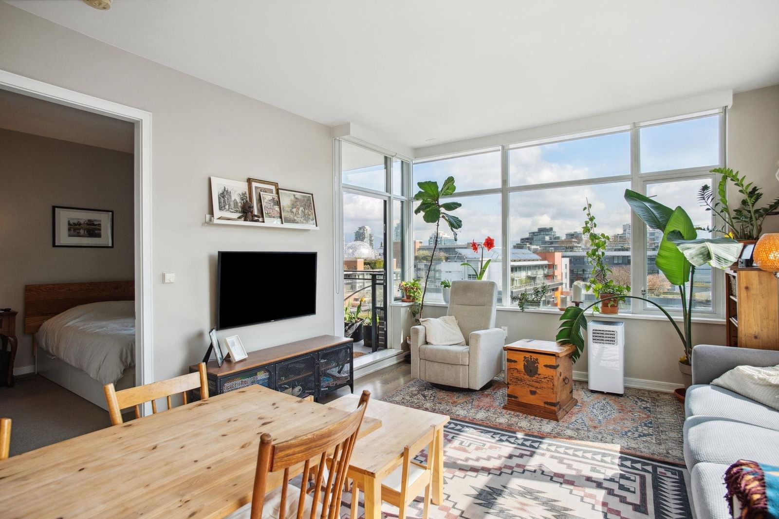 Listing Image 4