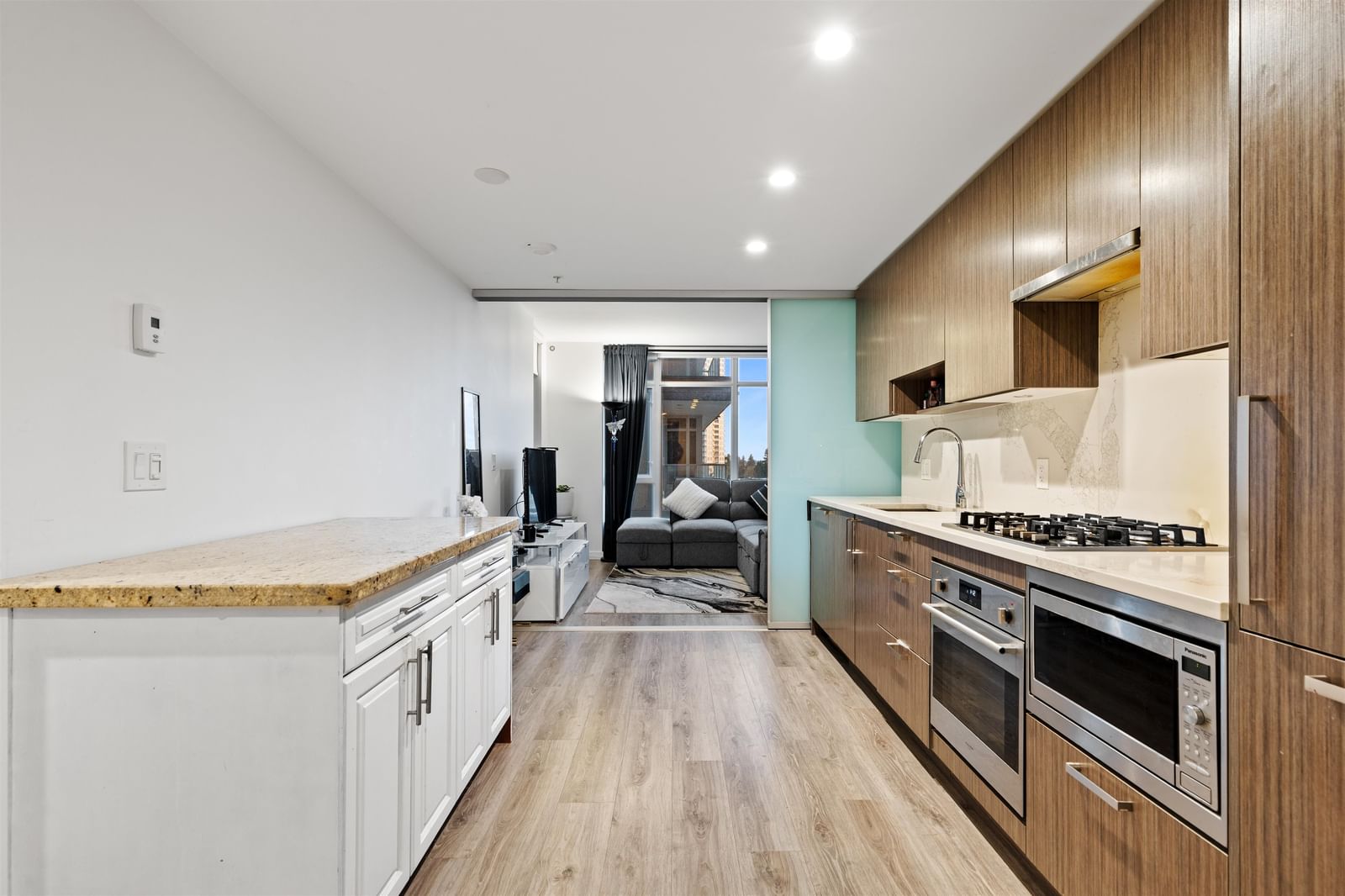 Listing Image 8