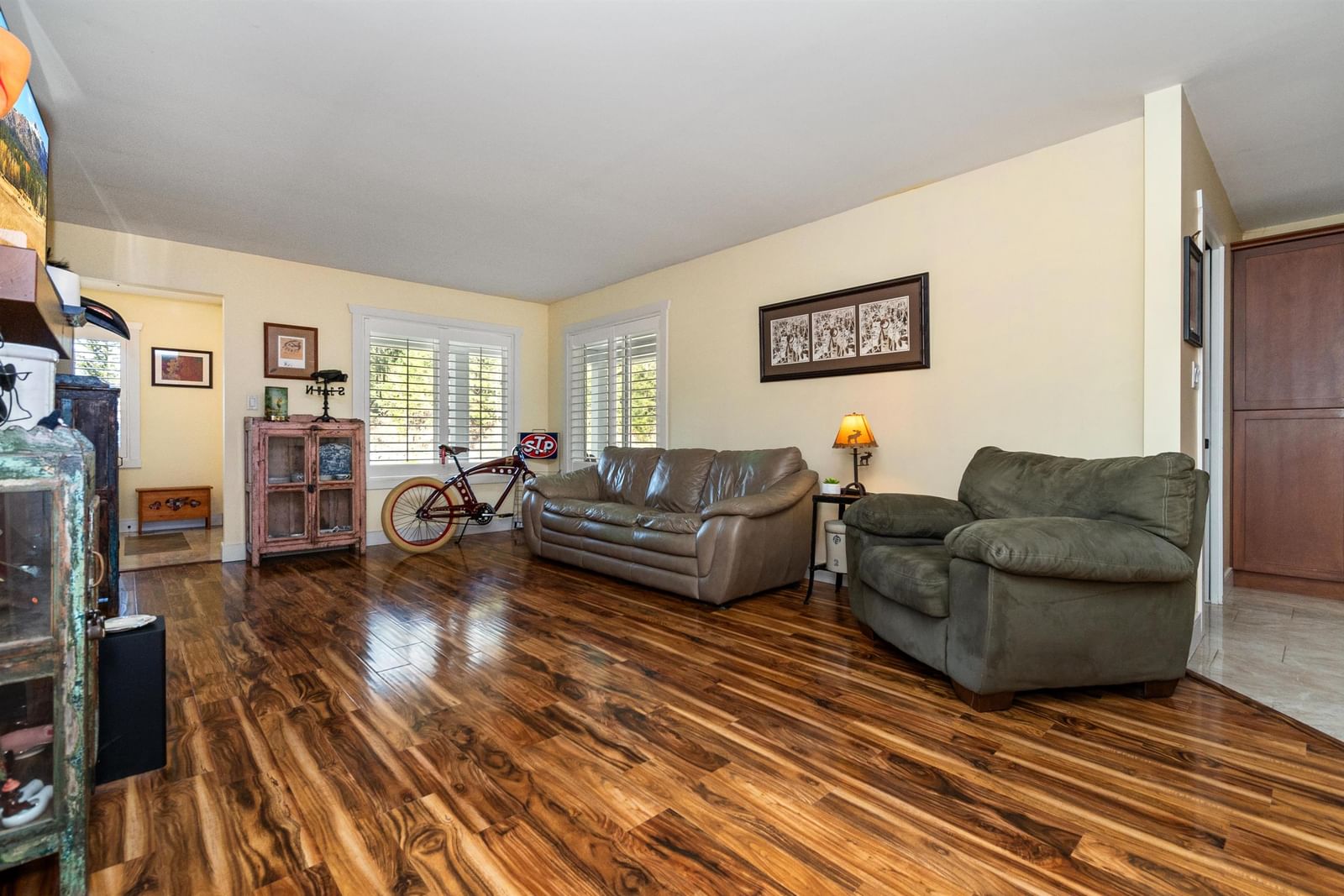 Listing Image 12
