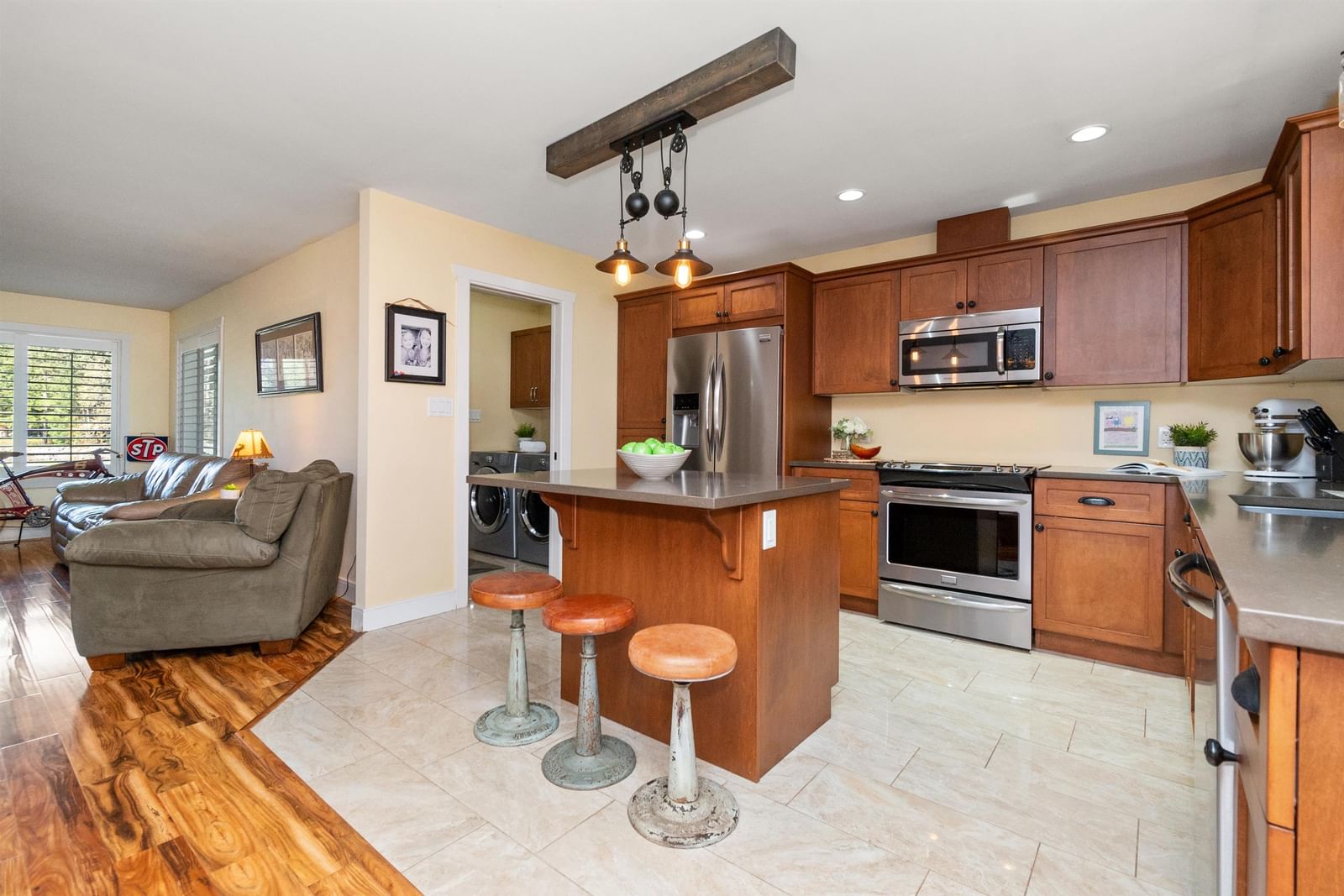 Listing Image 6
