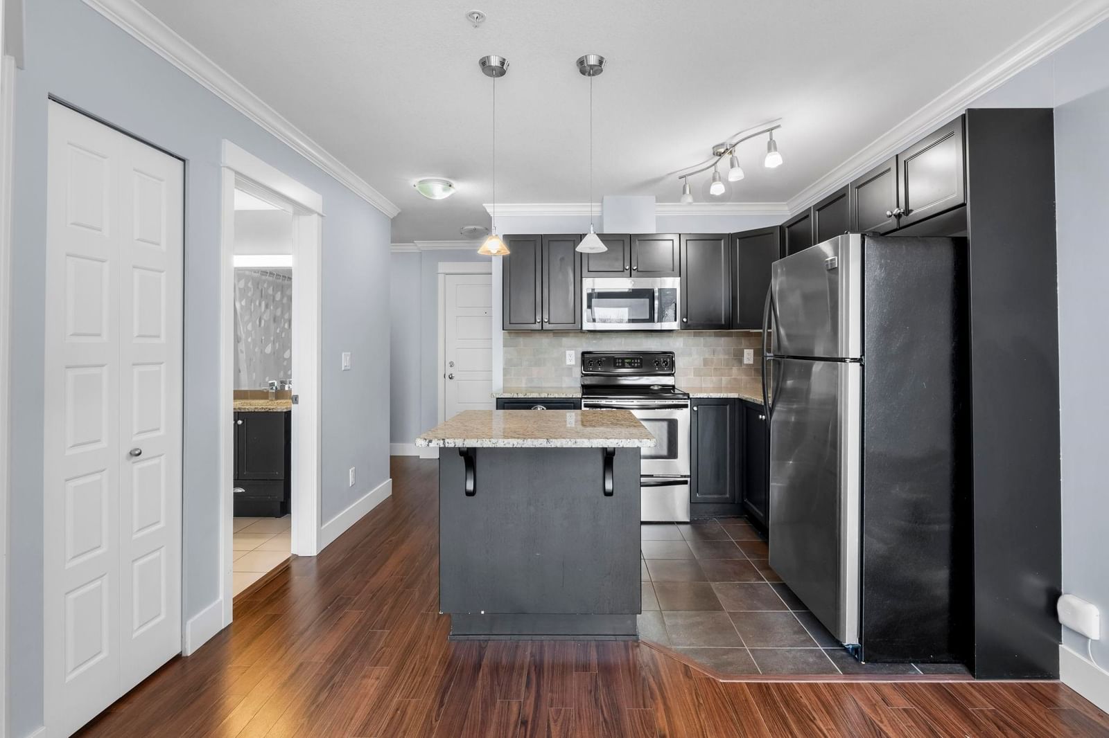 Listing Image 12