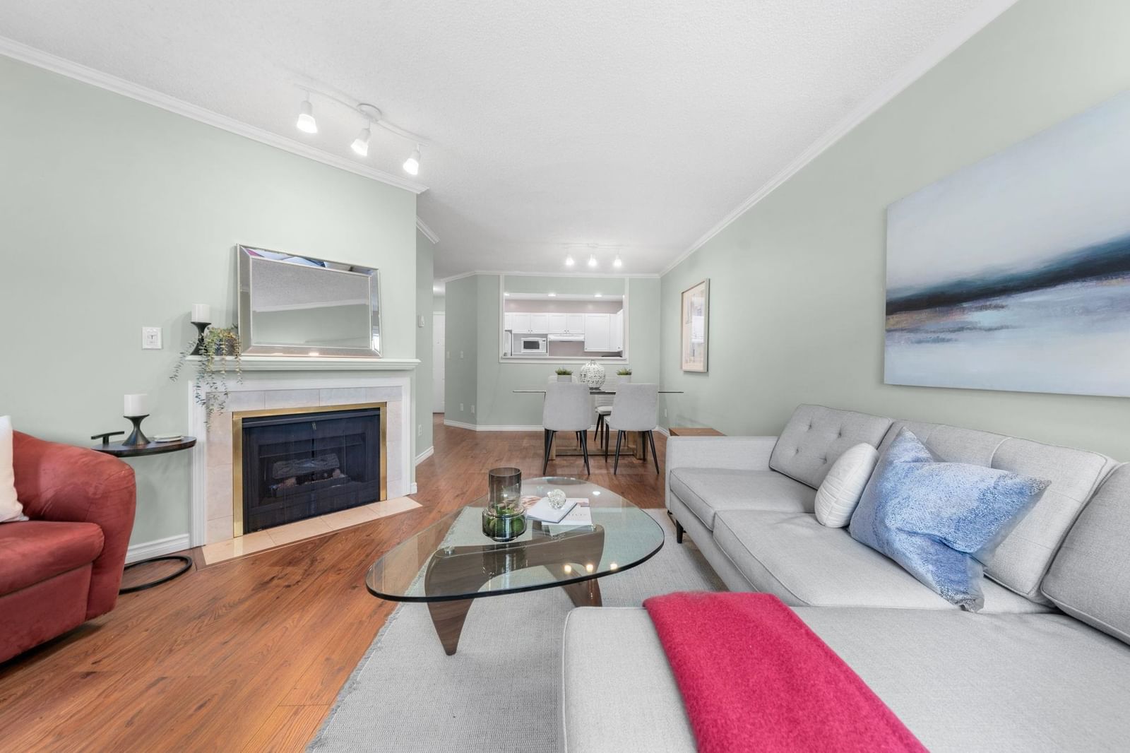 Listing Image 5